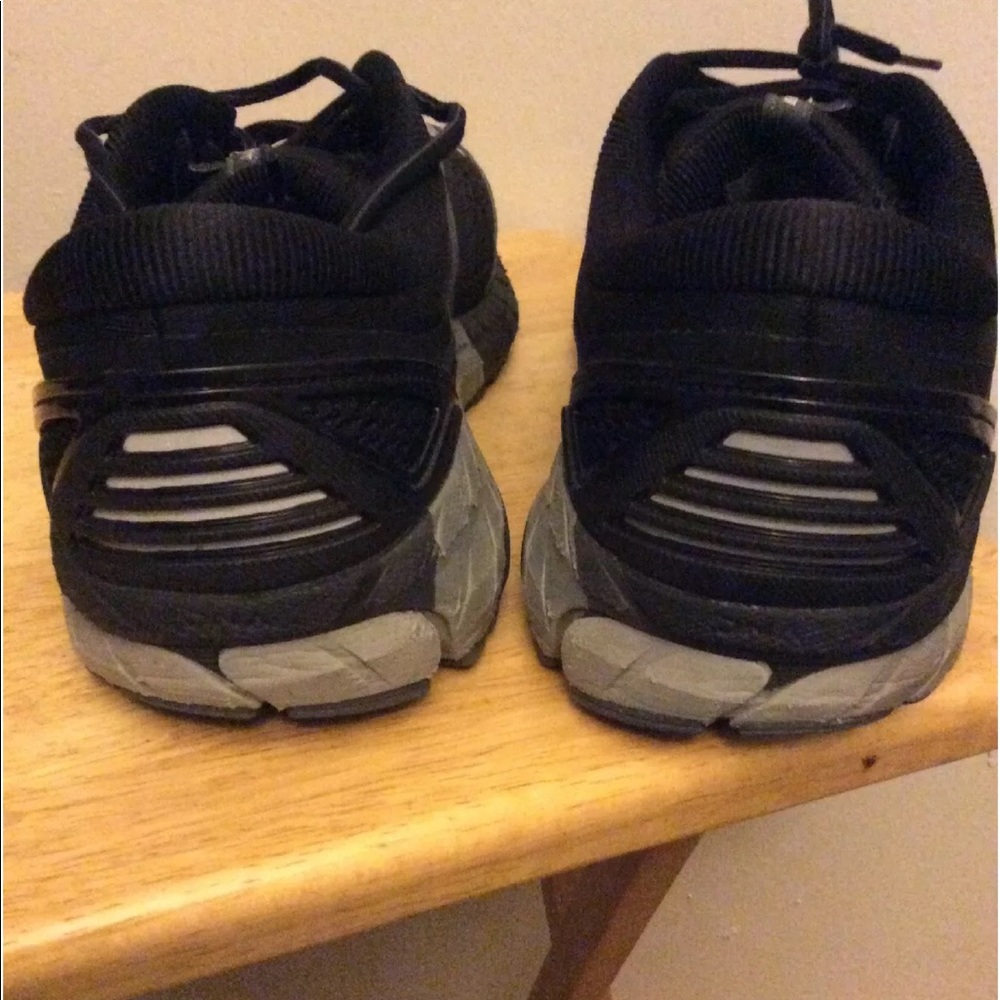 Brooks Beast 18 Men's Size 10.5D -Extra Wide 4E - Picture 4 of 8